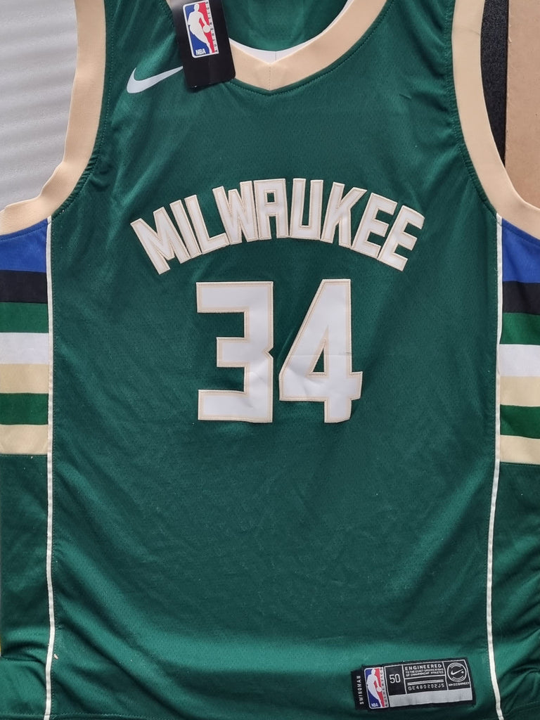 Milwaukee Bucks Giannis Antetokounmpo Autographed Green Nike Jersey Size XXL Beckett BAS